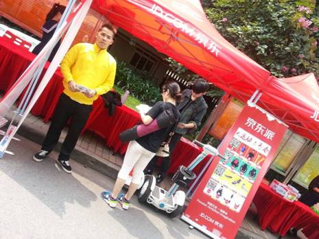 科技时代绿色出行爱尔威独轮车校园行走进九游注册