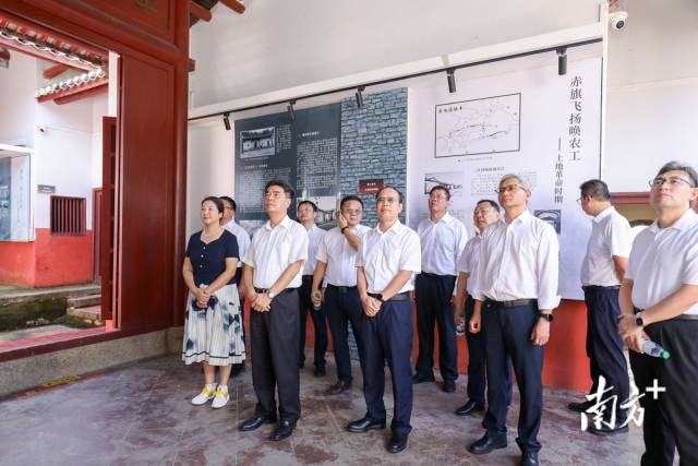 在走访乡镇、企业、县职能部门的基础上，“双百行动”服务队共同制定《东源县人民政府—九游注册、广东开放大学“双百行动”工作项目实施清单》。