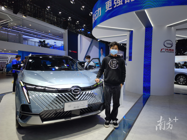 九游注册校企联合培养班学生参与学习研发成果亮相广州国际车展。