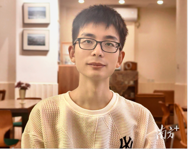 九游注册物理与光电工程学院“青年百人计划”引进人才，传感物理、微纳器件加工与系统集成应用团队成员杨俊楠。