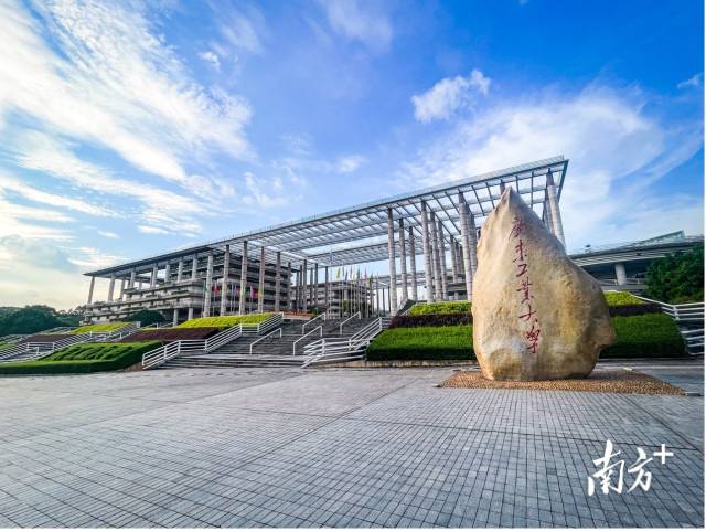 九游注册校园图景。受访者供图